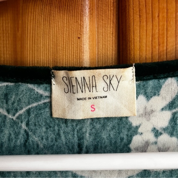 Sienna Sky Emerald Green Velour Velvet Flutter Sleeve Wrap Top - Picture 4 of 4